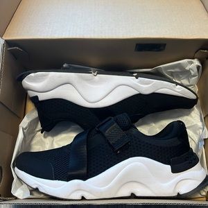 SOREL WOMEN'S KINETIC™ RNEGD STRAP SNEAKER size 12